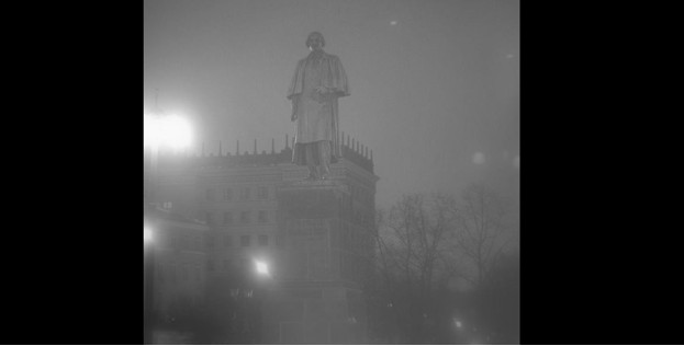 Гоголь в вечернем тумане